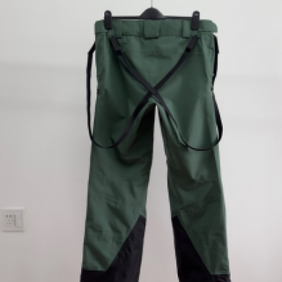Ski trousers with backpack